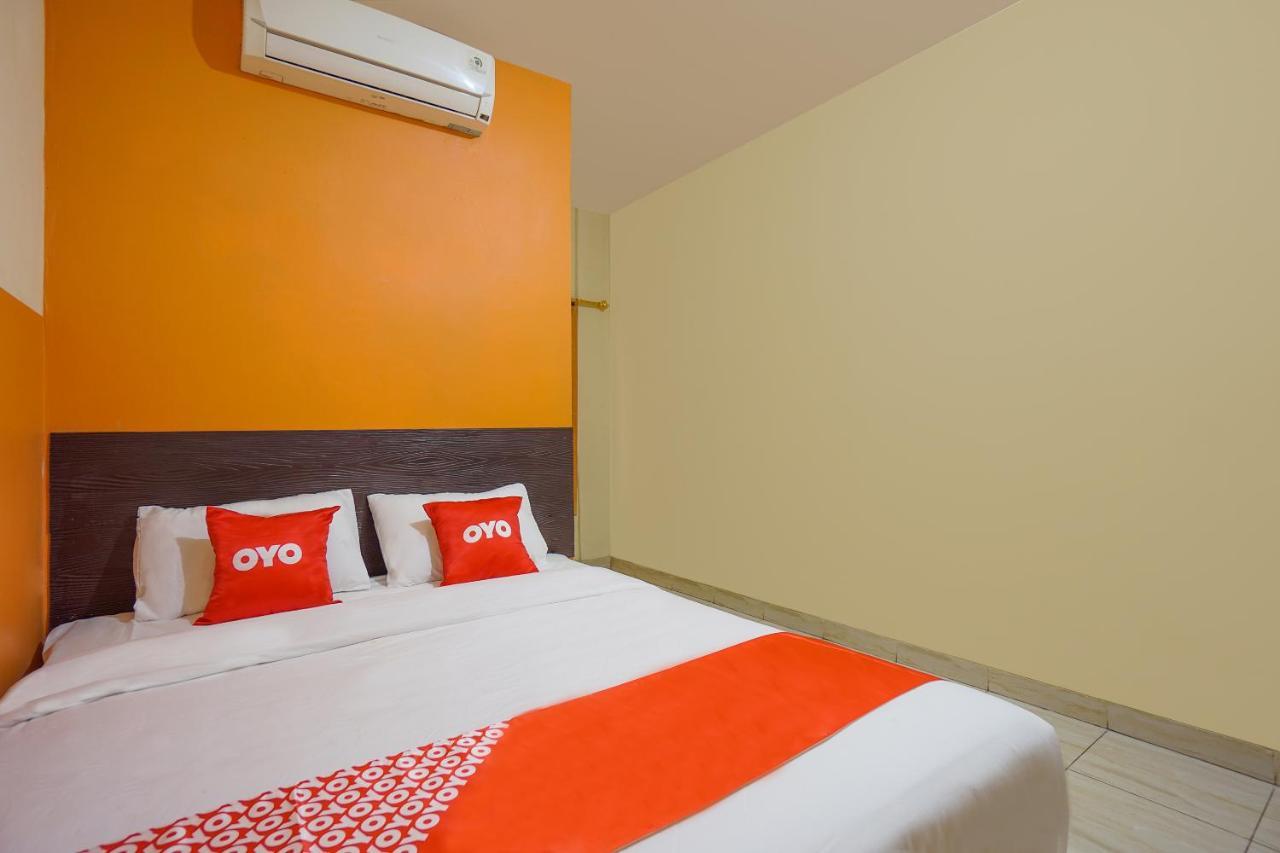 Hotel Super Oyo 2639 Oxy Townhouse Manado Exteriér fotografie